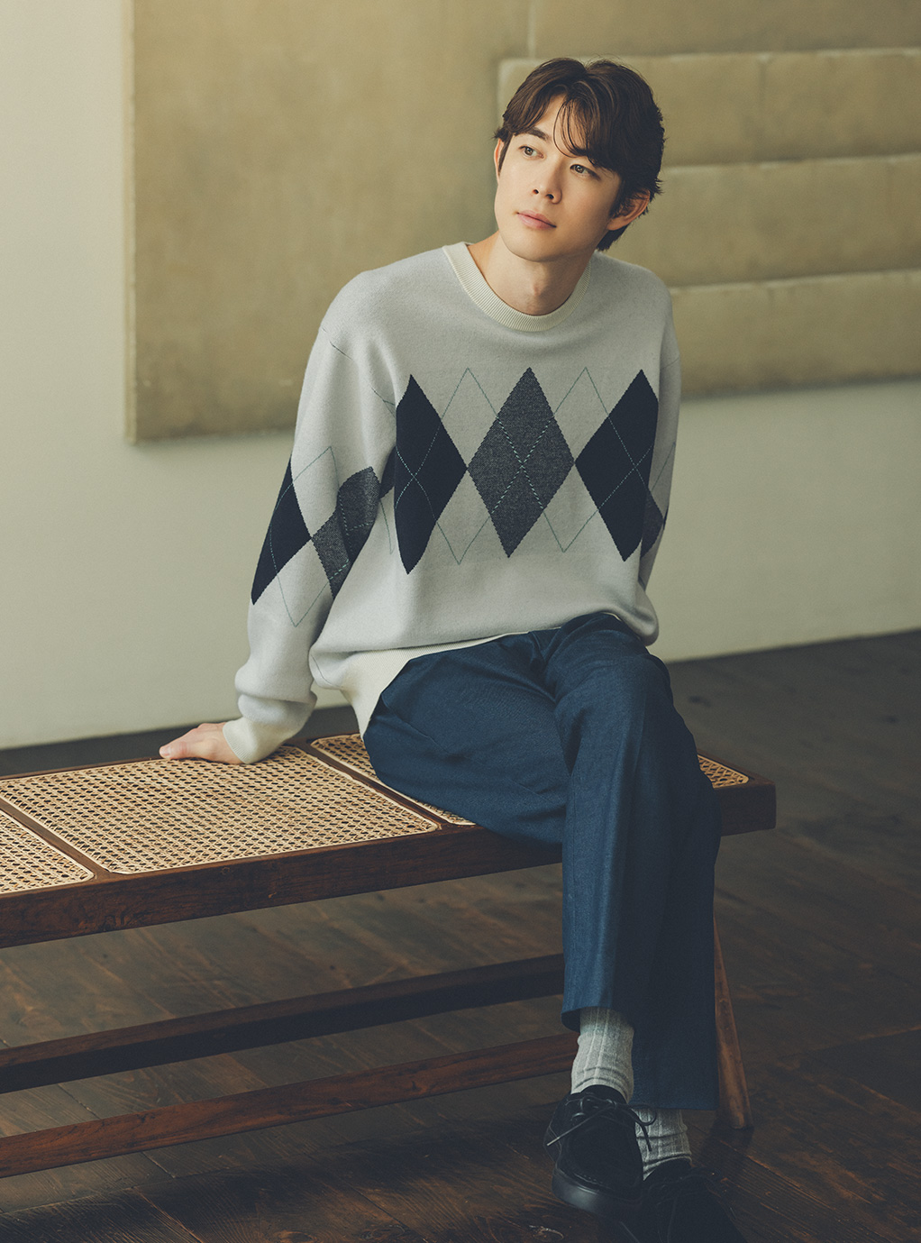 俳優・宮沢氷魚が着るとろける着ごこちのニットシリーズ | Pattern Pullover 2