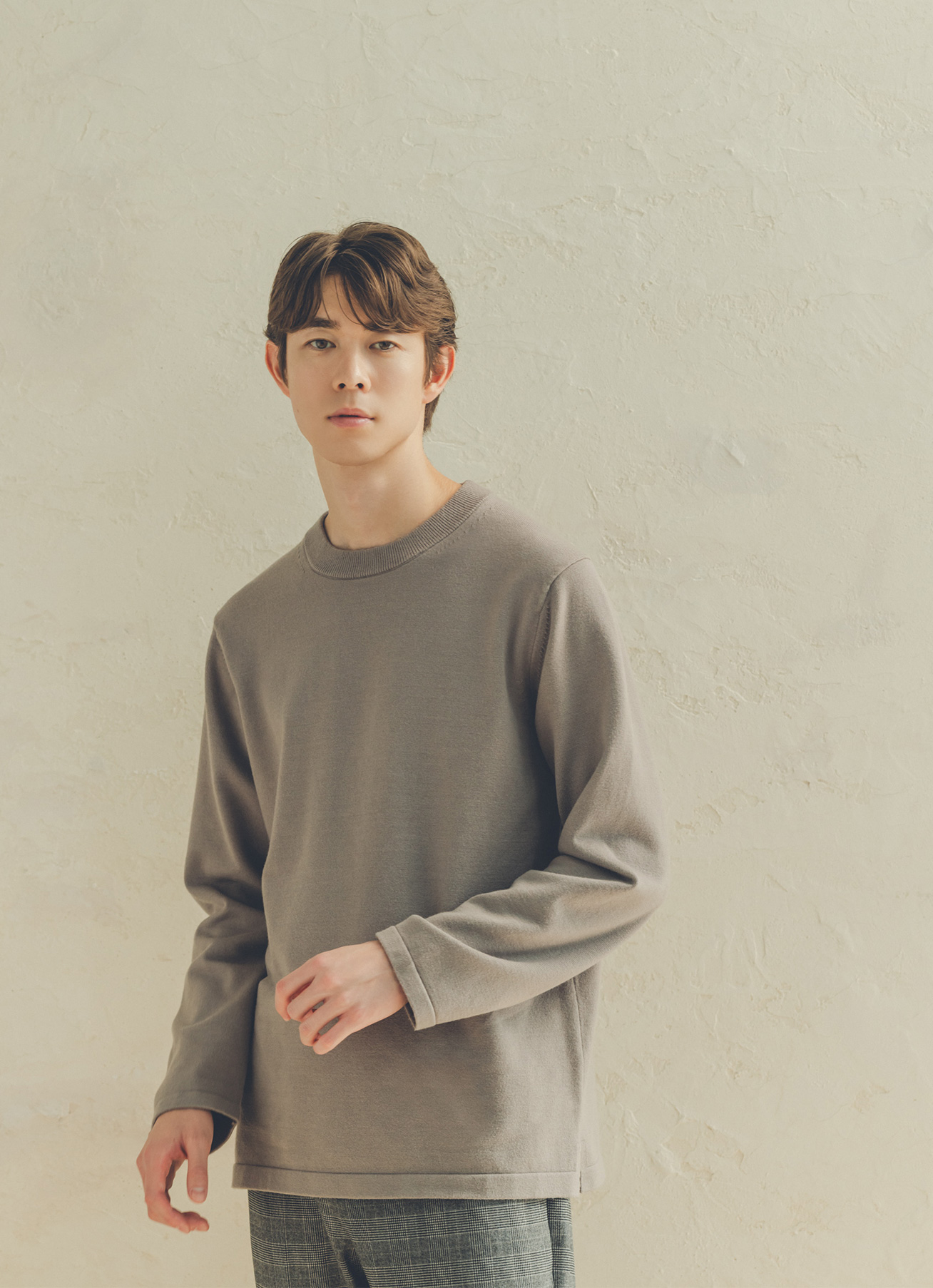 俳優・宮沢氷魚が着るとろける着ごこちのニットシリーズ | Crew Neck Pullover 2